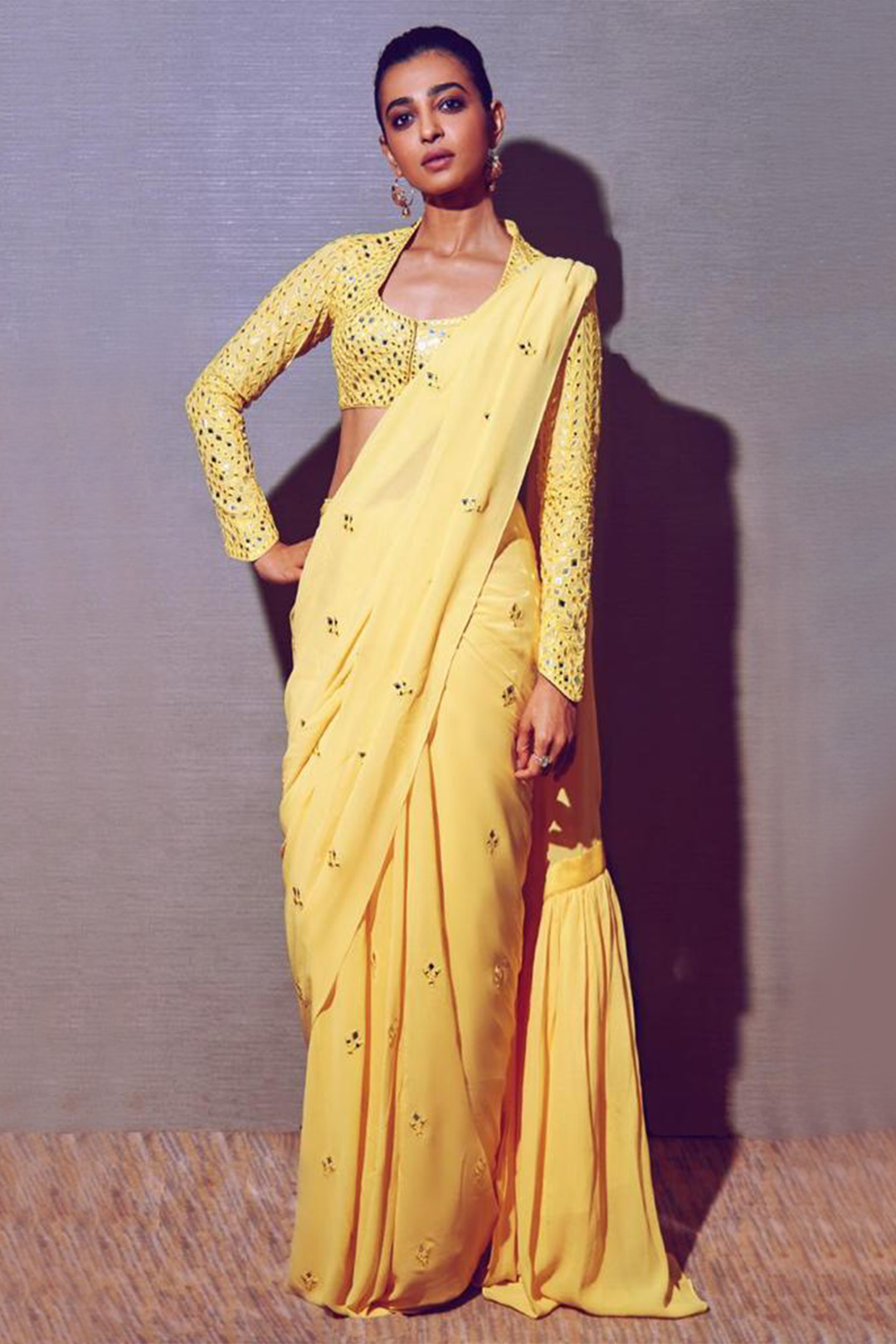 Radhika Apte- Ayneh Saree