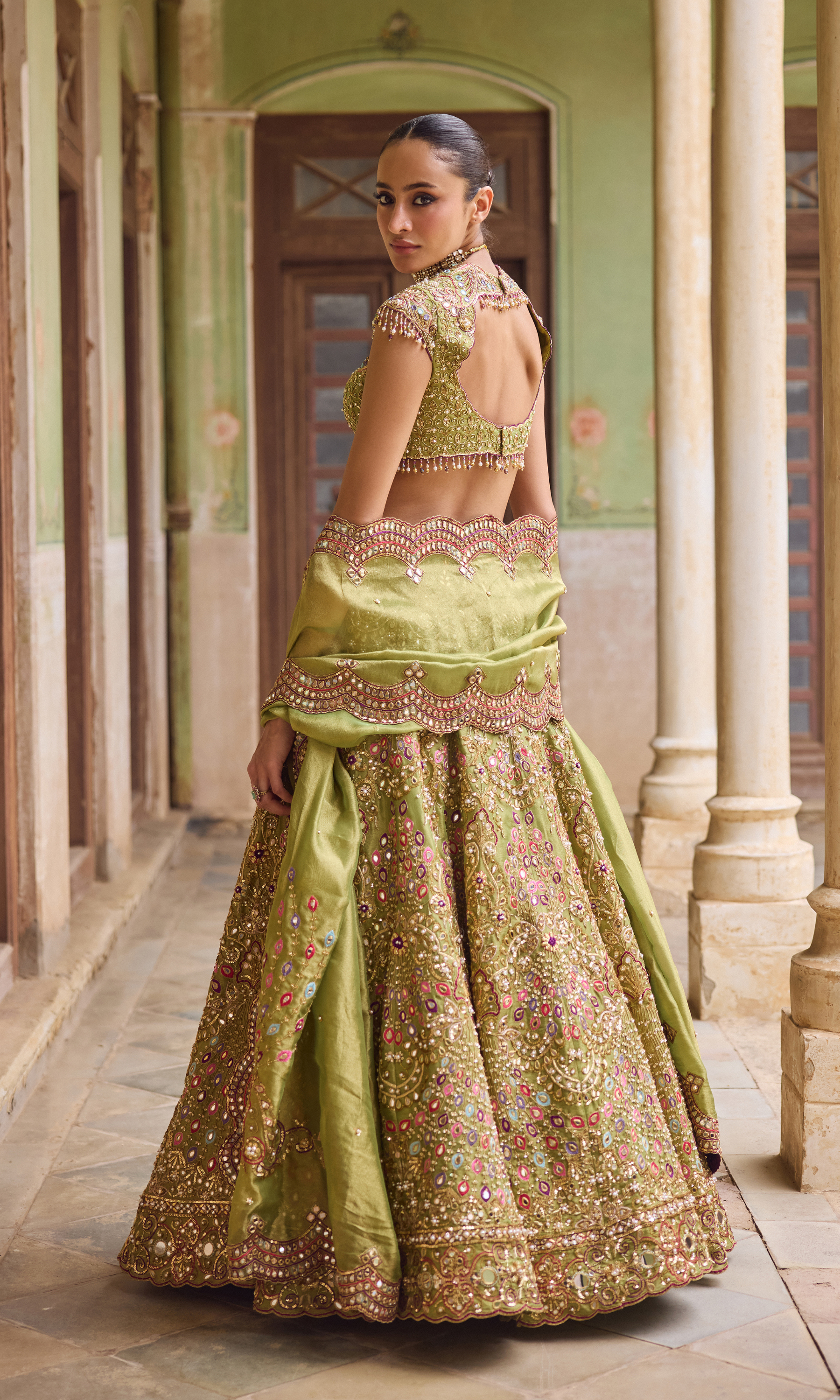MAAHIRA LEHENGA