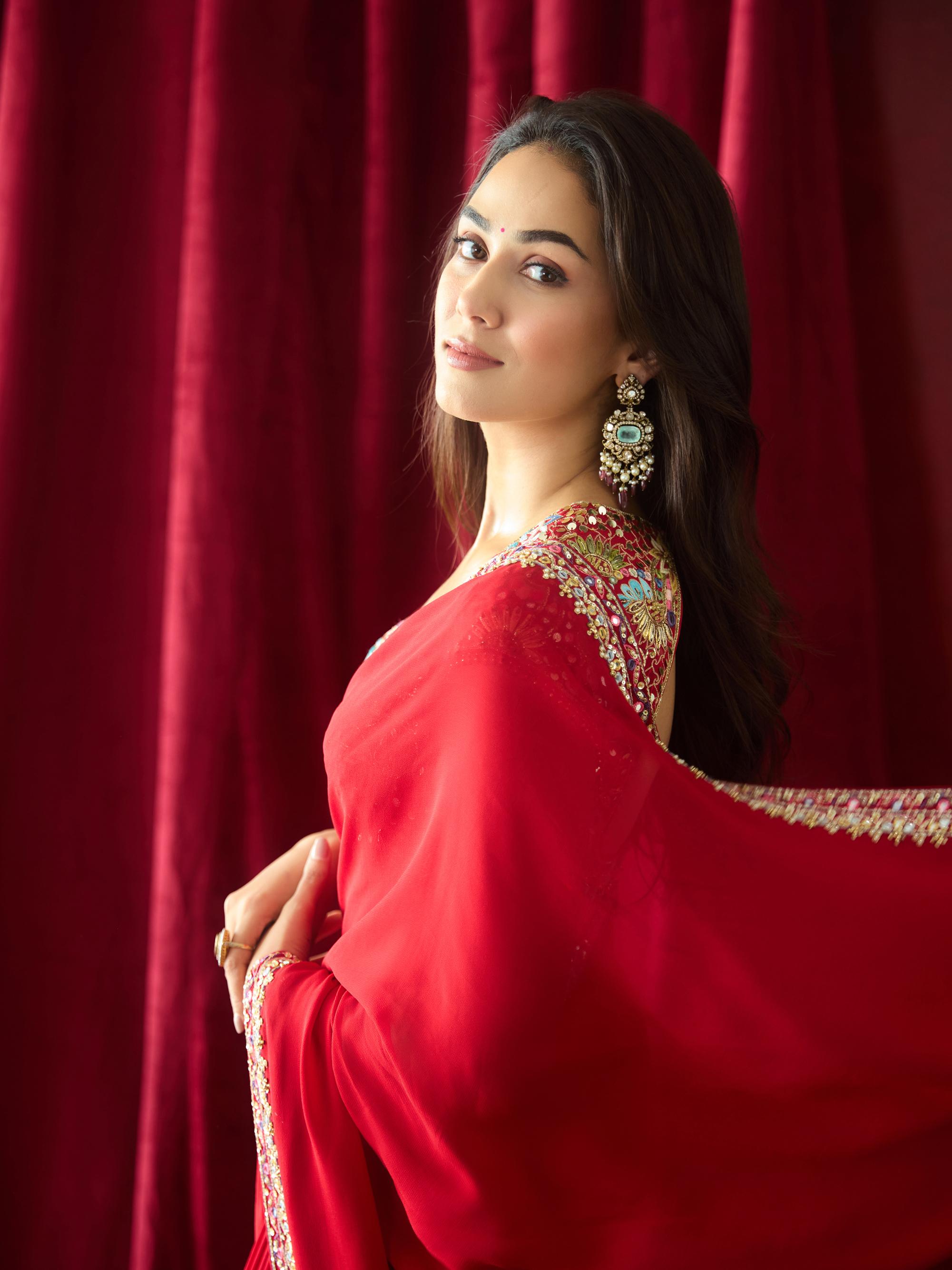 Mira Kapoor in our red georgette saree