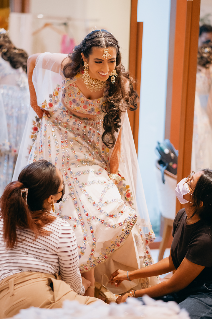 Roshni Lalmalani In Ivory Net Lehenga With 3D Flowers
