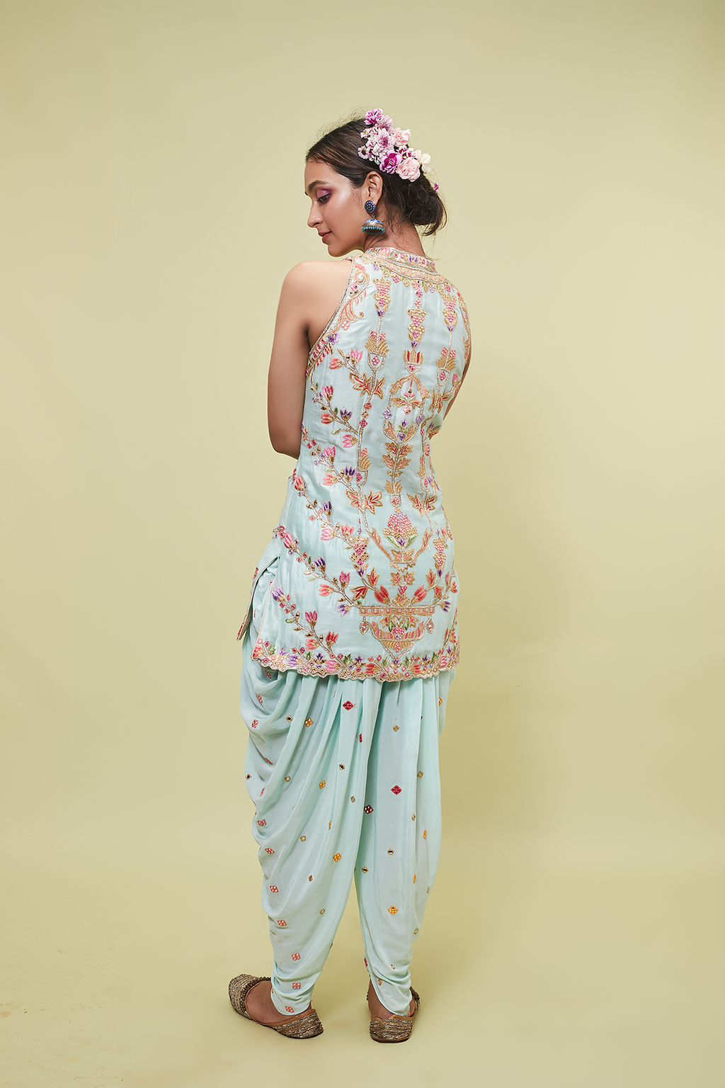 Sleeveless Kurta Paired With Cowl Pants