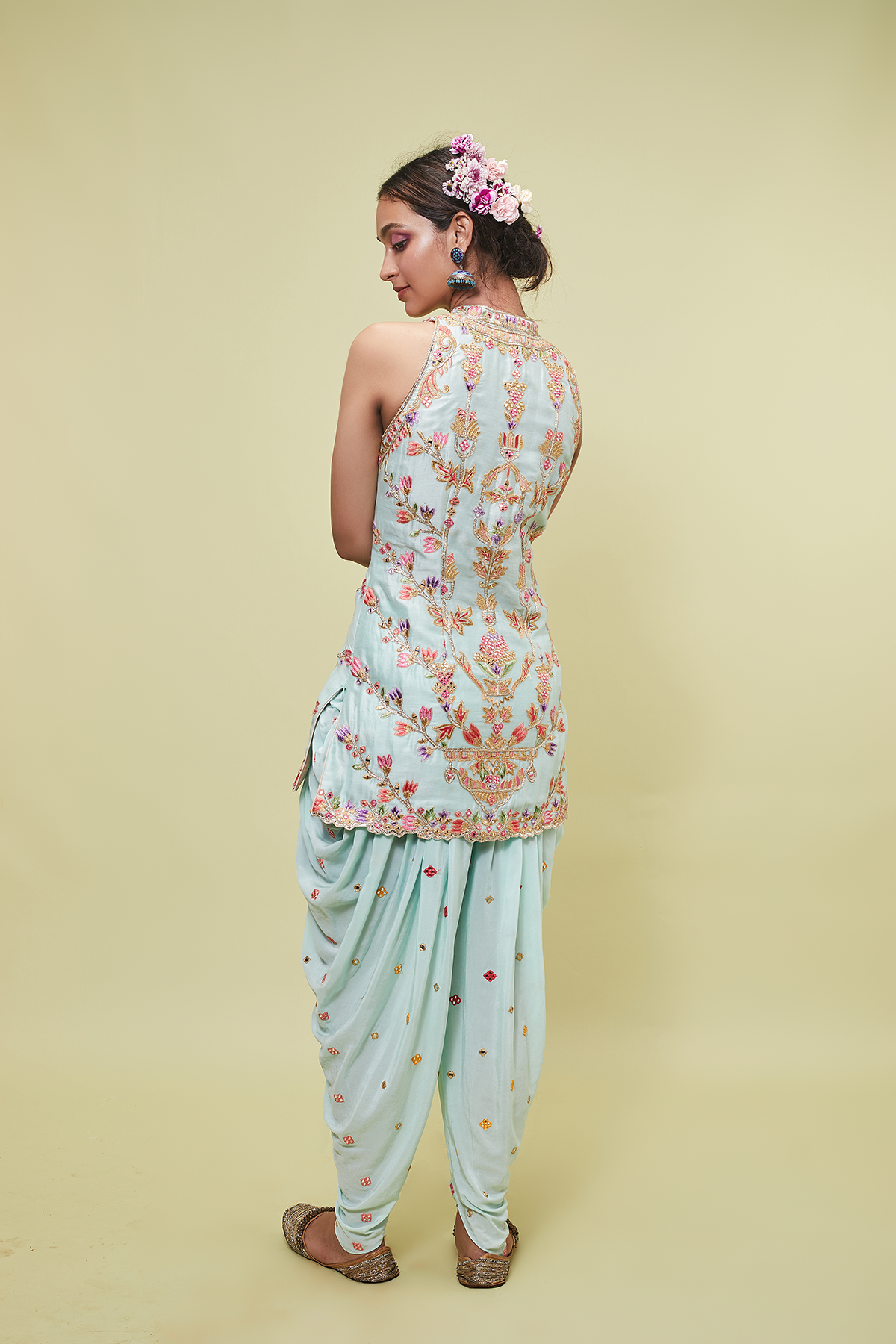 Sleeveless Kurta Paired With Cowl Pants